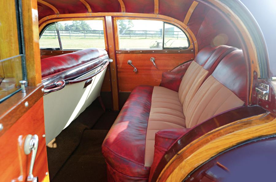  Chrysler Town & Country Sedan 1947 года  (фото 22 из 61)